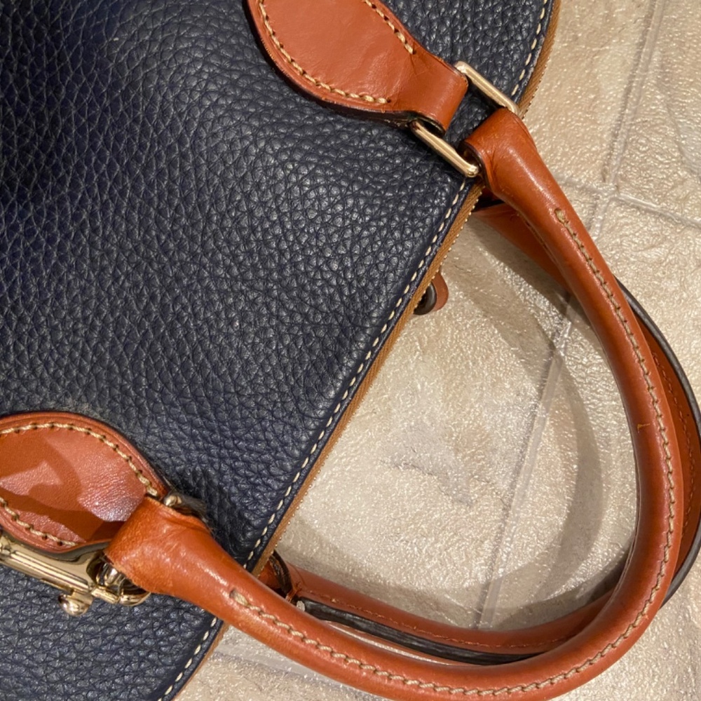 Dooney & Bourke Pebble Grain Domed Zip Satchel Bag navy  Tan Leather  mint condi - Picture 7 of 11